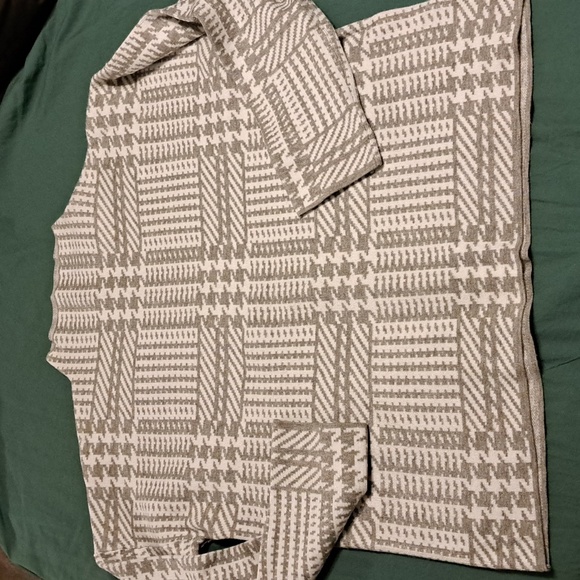 Max Studio sweater - Picture 2 of 7